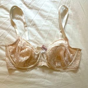 VICTORIAS SECRET LACE BRA
